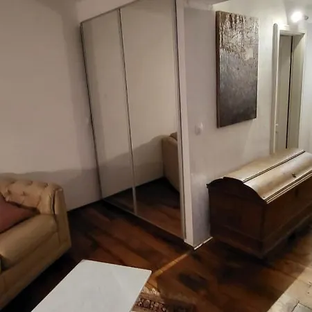 Apartment Tradition 4 *
